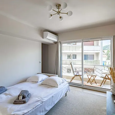 Appartement Beautiful Renovated Flat - Close To Martinez *