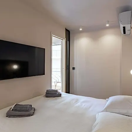 Beautiful Renovated Flat - Close To Martinez *